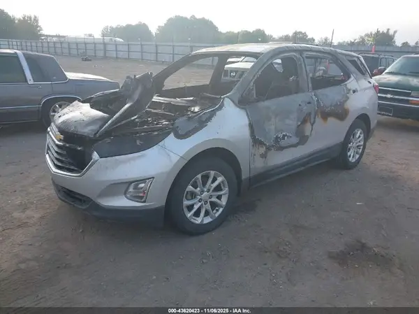 2GNAXJEV2J6121283 2018 CHEVROLET EQUINOX - Image 2