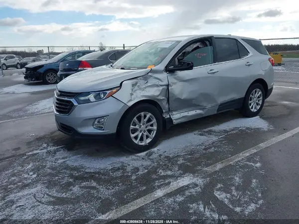 2GNAXJEV3J6212370 2018 CHEVROLET EQUINOX - Image 2