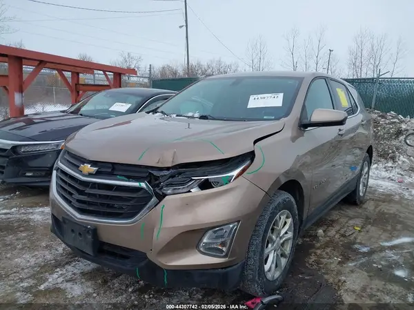 2GNAXJEV4J6230957 2018 CHEVROLET EQUINOX - Image 2