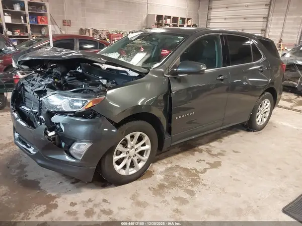 2GNAXJEV6J6307134 2018 CHEVROLET EQUINOX - Image 2