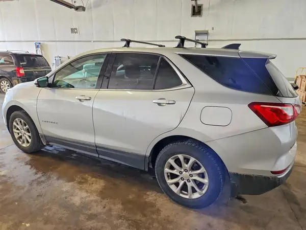 2GNAXJEV8J6215877 2018 CHEVROLET EQUINOX - Image 2