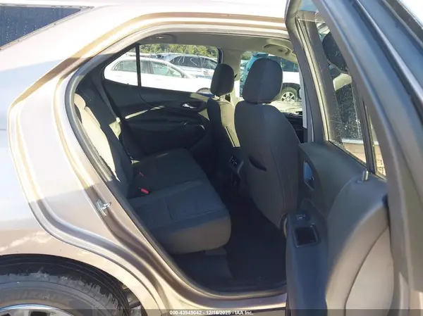 2GNAXJEV8K6264725 2019 CHEVROLET EQUINOX - Image 8