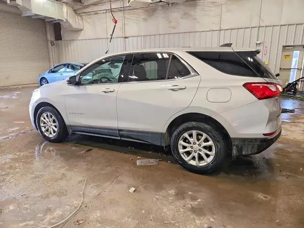 2GNAXJEV9J6268555 2018 CHEVROLET EQUINOX - Image 2