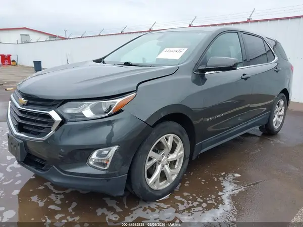2GNAXJEV9J6304437 2018 CHEVROLET EQUINOX - Image 2