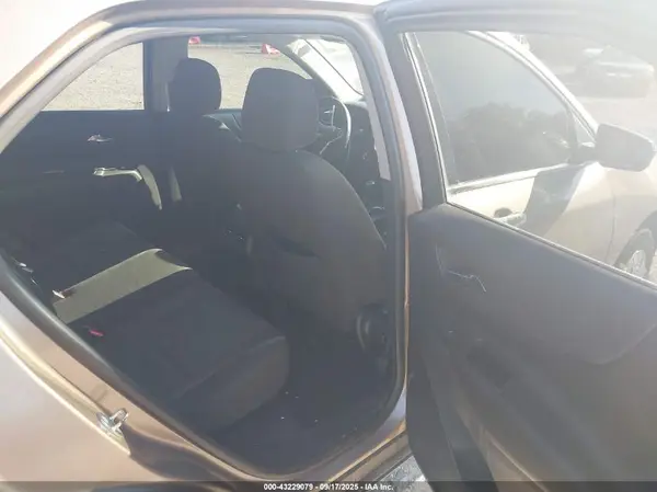 2GNAXJEVXJ6171980 2018 CHEVROLET EQUINOX - Image 8