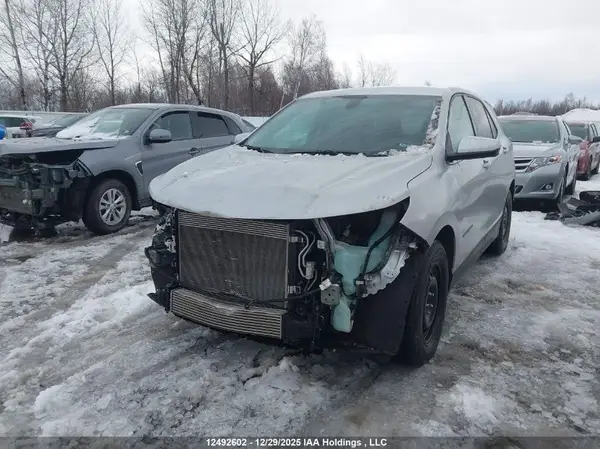 2GNAXJEVXJ6318699 2018 CHEVROLET EQUINOX - Image 2
