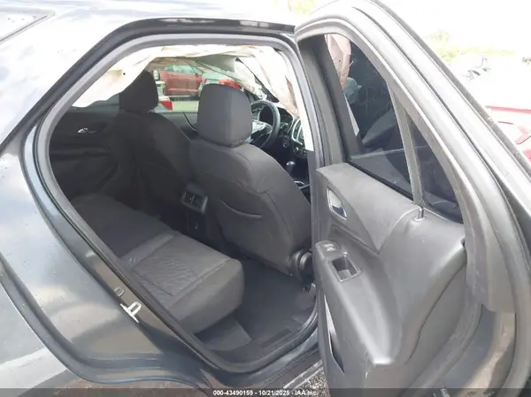 2GNAXKEV3K6106864 2019 CHEVROLET EQUINOX - Image 8