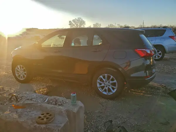 2GNAXREV3J6134574 2018 CHEVROLET EQUINOX - Image 2