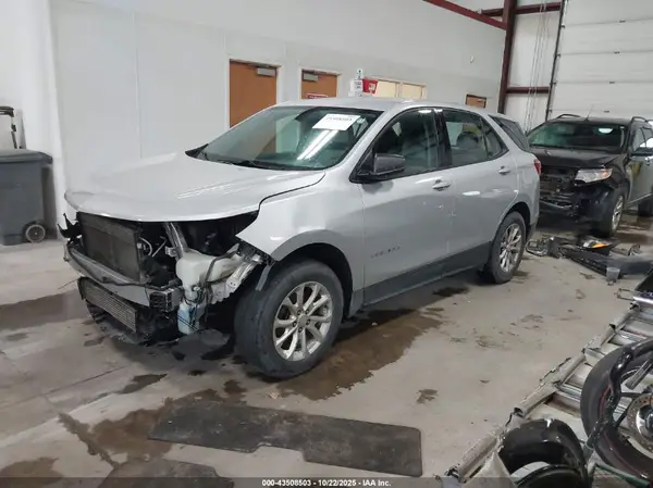 2GNAXREV3J6216918 2018 CHEVROLET EQUINOX - Image 2