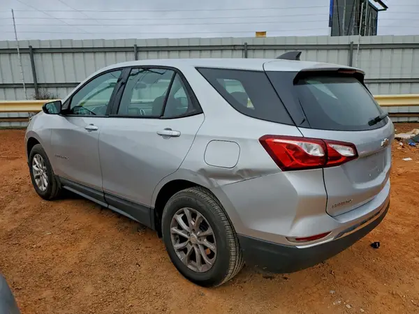 2GNAXREV4J6142585 2018 CHEVROLET EQUINOX - Image 2