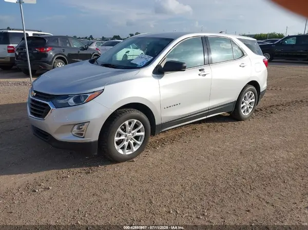 2GNAXREV5J6155555 2018 CHEVROLET EQUINOX - Image 2