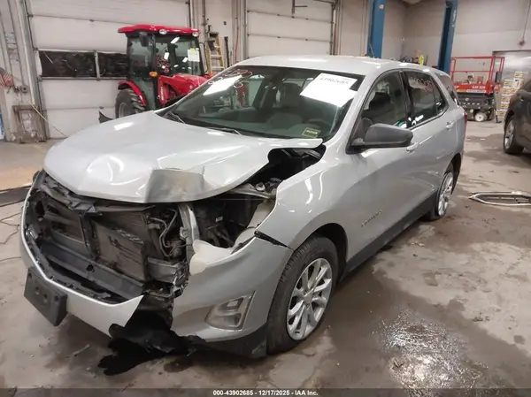 2GNAXREV5J6284136 2018 CHEVROLET EQUINOX - Image 2