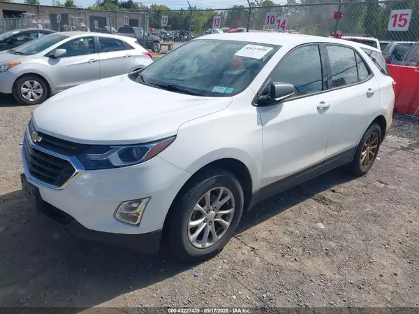 2GNAXREV8J6147126 2018 CHEVROLET EQUINOX - Image 2