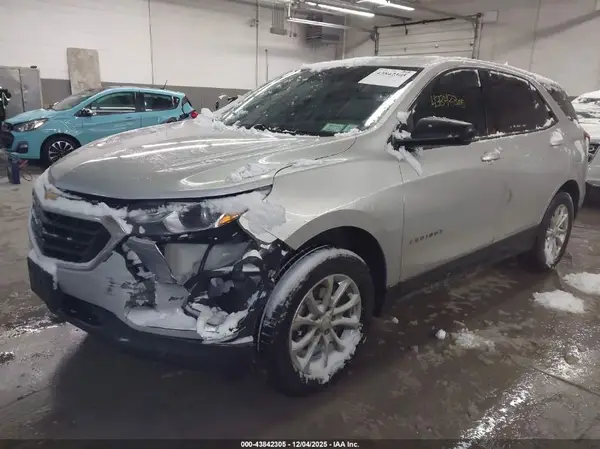 2GNAXREV8J6212069 2018 CHEVROLET EQUINOX - Image 2