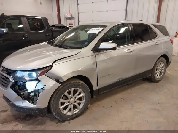2GNAXSEV0J6138475 2018 CHEVROLET EQUINOX - Image 2