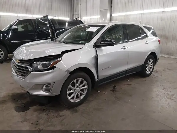 2GNAXSEV0J6279756 2018 CHEVROLET EQUINOX - Image 2