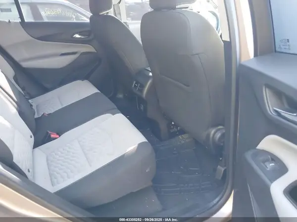 2GNAXSEV5K6110477 2019 CHEVROLET EQUINOX - Image 8