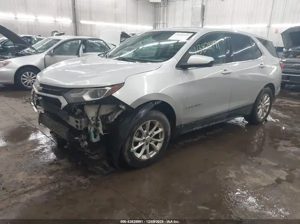 2GNAXSEV6J6299655 2018 CHEVROLET EQUINOX - Image 2