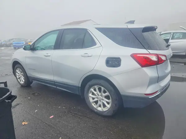 2GNAXSEV6J6300335 2018 CHEVROLET EQUINOX - Image 2