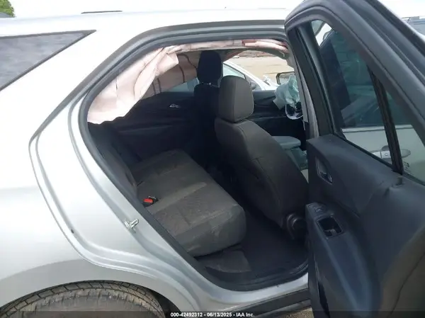 2GNAXSEV6J6300772 2018 CHEVROLET EQUINOX - Image 8