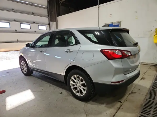2GNAXSEV6K6240641 2019 CHEVROLET EQUINOX - Image 2