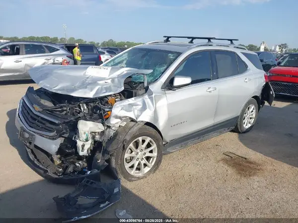 2GNAXSEV8J6262087 2018 CHEVROLET EQUINOX - Image 2