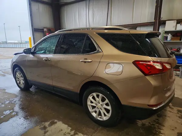2GNAXSEV8J6299592 2018 CHEVROLET EQUINOX - Image 2