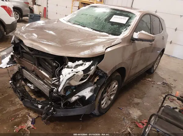 2GNAXSEV9J6246657 2018 CHEVROLET EQUINOX - Image 2