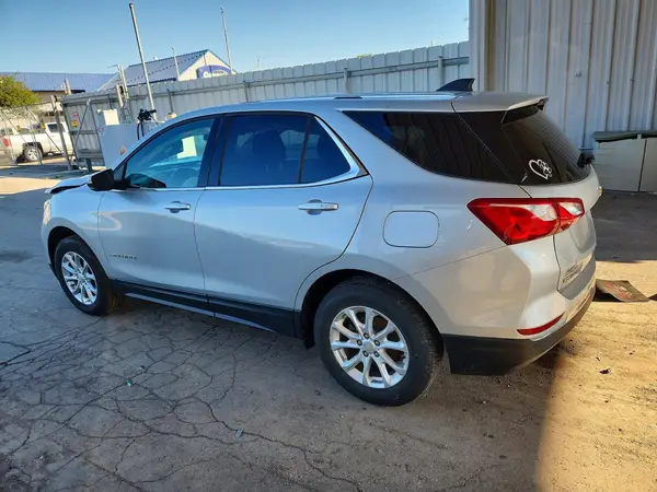 2GNAXSEVXJ6186310 2018 CHEVROLET EQUINOX - Image 2