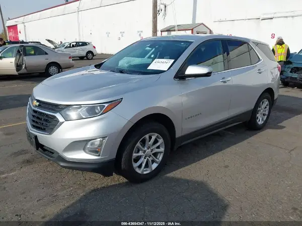 2GNAXSEVXJ6188624 2018 CHEVROLET EQUINOX - Image 2