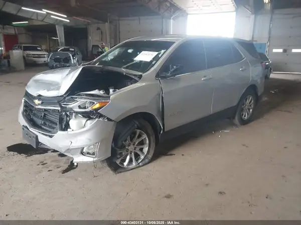 2GNAXUEV0M6104102 2021 CHEVROLET EQUINOX - Image 2