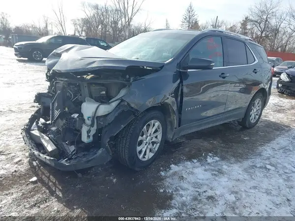 2GNAXUEV6K6203231 2019 CHEVROLET EQUINOX - Image 2