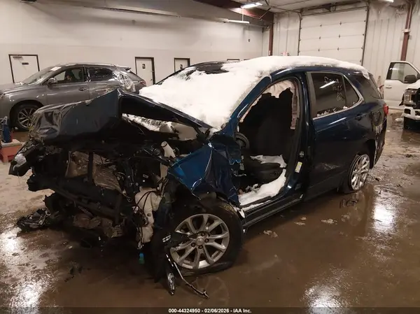 2GNAXUEV8M6122069 2021 CHEVROLET EQUINOX - Image 2