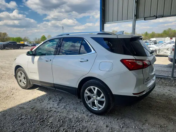 2GNAXVEV8J6230306 2018 CHEVROLET EQUINOX - Image 2