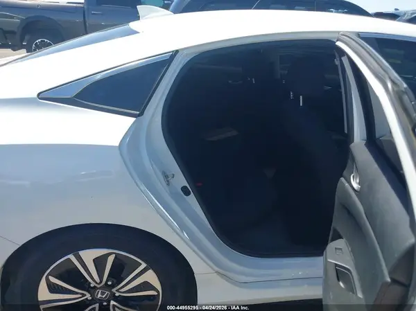 2HGFC1F32HH637845 2017 HONDA CIVIC - Image 8