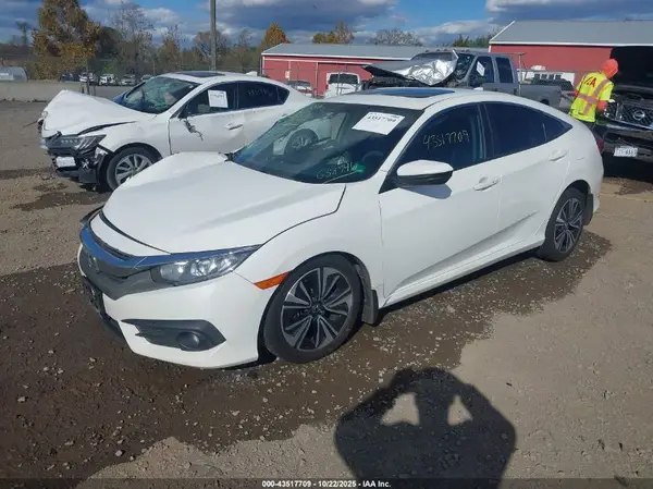 2HGFC1F32HH638946 2017 HONDA CIVIC - Image 2