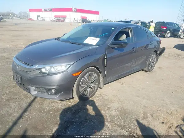 2HGFC1F36JH643203 2018 HONDA CIVIC - Image 2