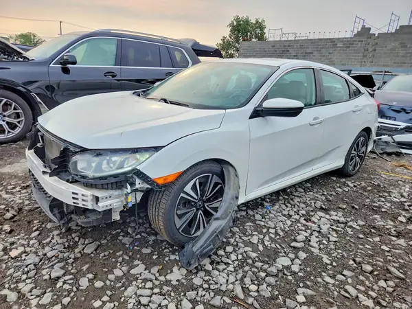 2HGFC1F3XJH645696 2018 HONDA CIVIC - Image 1