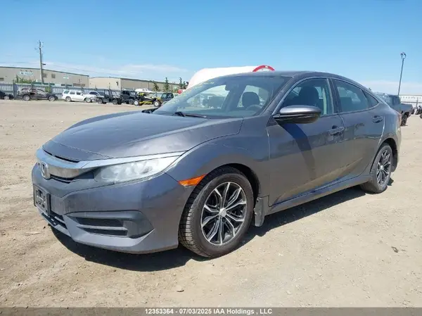 2HGFC2E57JH019256 2018 HONDA CIVIC - Image 2