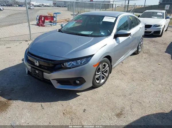 2HGFC2E5XJH557840 2018 HONDA CIVIC - Image 2