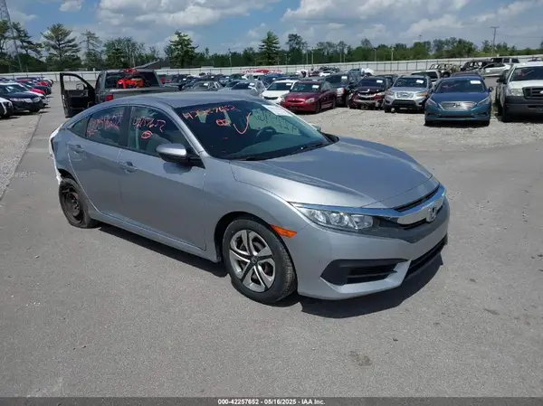 2HGFC2F50JH511982 2018 HONDA CIVIC - Image 1