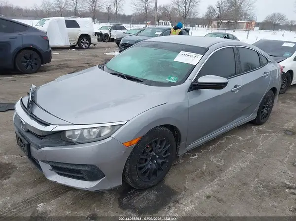 2HGFC2F50JH527129 2018 HONDA CIVIC - Image 2