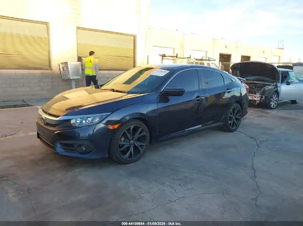 2HGFC2F50JH533318 2018 HONDA CIVIC - Image 2
