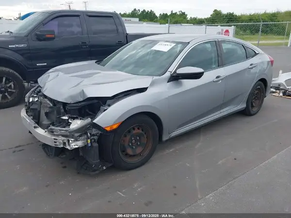 2HGFC2F50JH572913 2018 HONDA CIVIC - Image 2