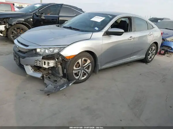 2HGFC2F50JH588707 2018 HONDA CIVIC - Image 2