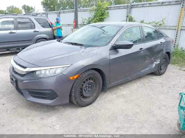 2HGFC2F51JH015413 2018 HONDA CIVIC - Image 2