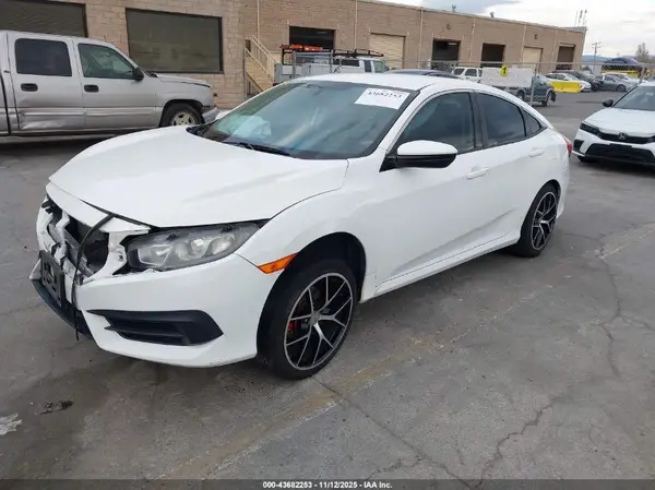 2HGFC2F51JH511182 2018 HONDA CIVIC - Image 2
