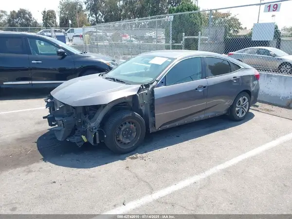2HGFC2F51JH531979 2018 HONDA CIVIC - Image 2