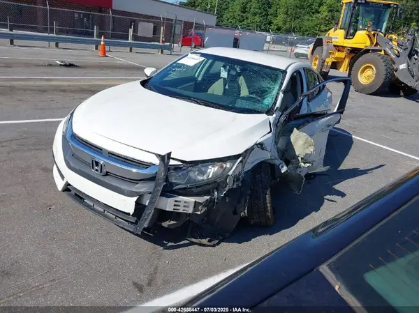 2HGFC2F51JH556669 2018 HONDA CIVIC - Image 2