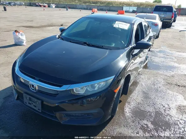 2HGFC2F51JH557384 2018 HONDA CIVIC - Image 2